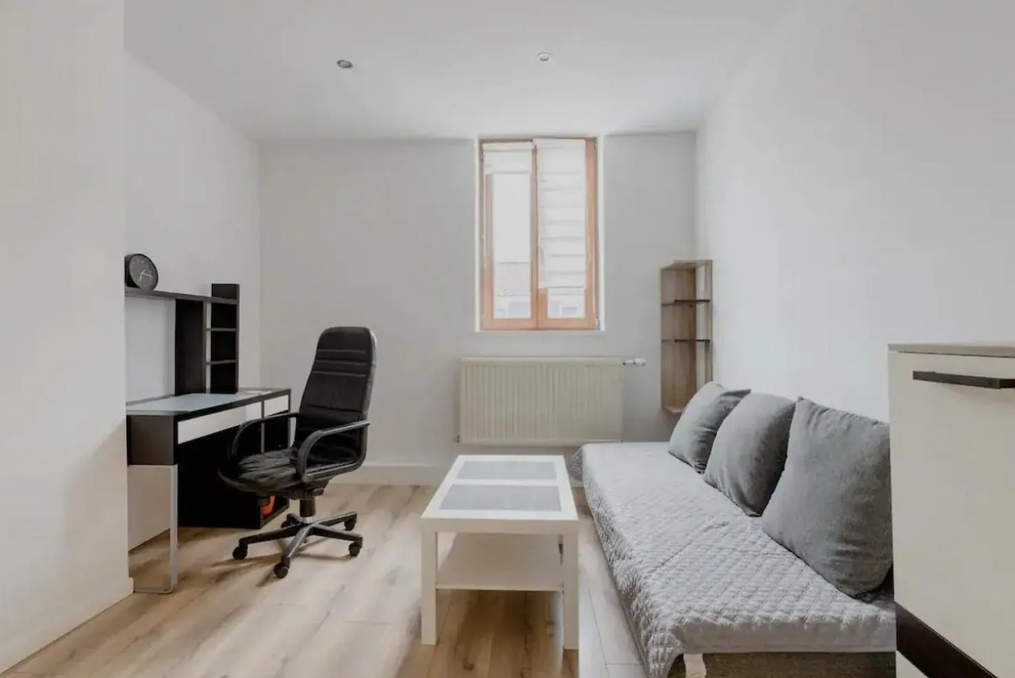 Beautiful Fully Renovated Apartment contacts